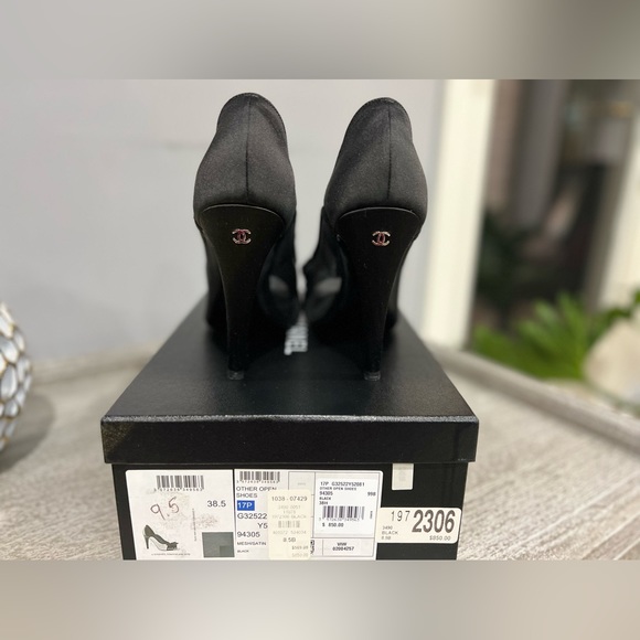 Chanel Mesh Satin excellent condition with box,dusters extra pair of hee… - Picture 5 of 7